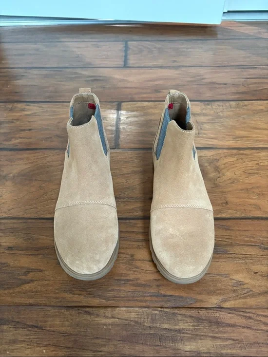 Sorel Emilie III waterproof Tan Suede Chelsea Ankle Boots with Gray Panels - Picture 2 of 7